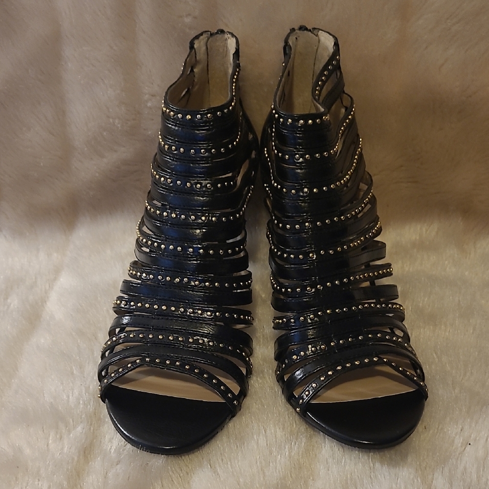 INTERNATIONAL CONCEPTS (INC).      Black Leather Sandle Shoe.  9 1/2 M.